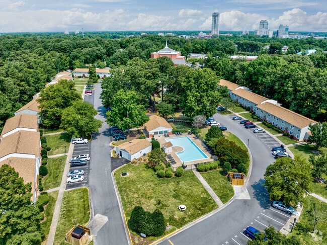 Aerial - Ridgewood Club Apartments
