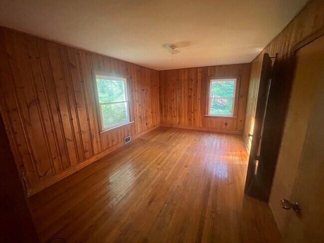 Foto del edificio - 221 Parkview Ave