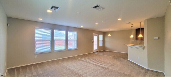 Foto del edificio - Large home in West Village at Creekside in...