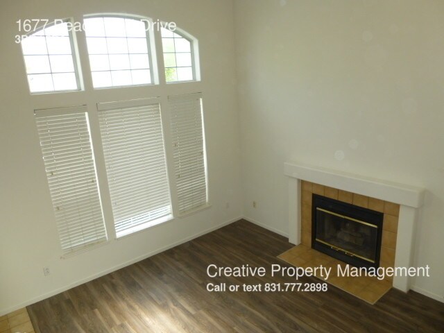 Building Photo - 1677 Beacon Hill Dr