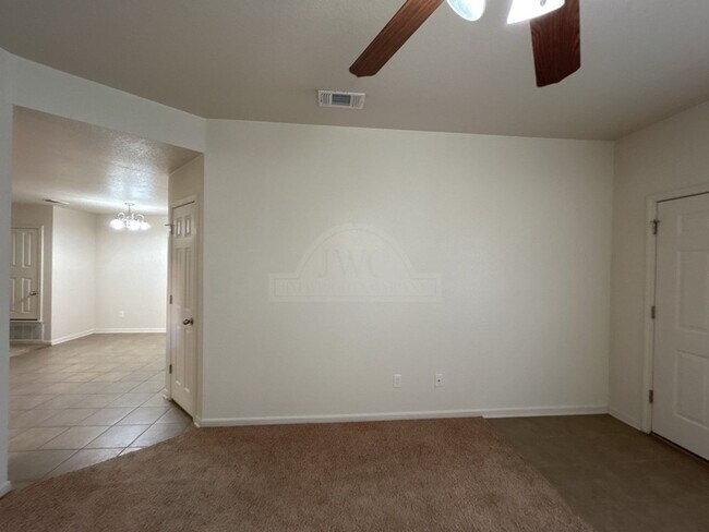 Building Photo - 1405 Cinch