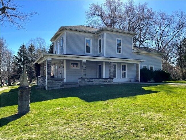 Building Photo - 208 N Hambden St