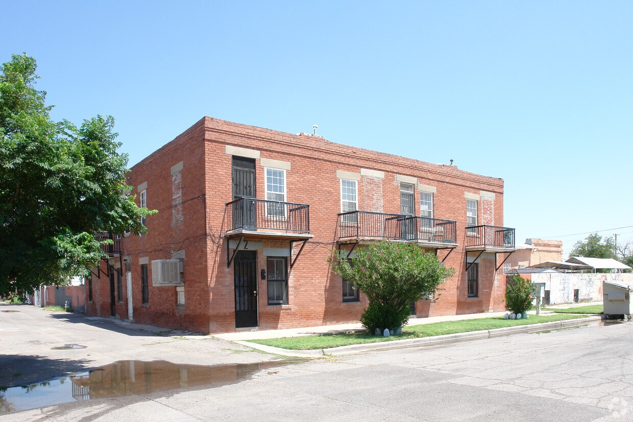 Building Photo - 1311 4th Ave