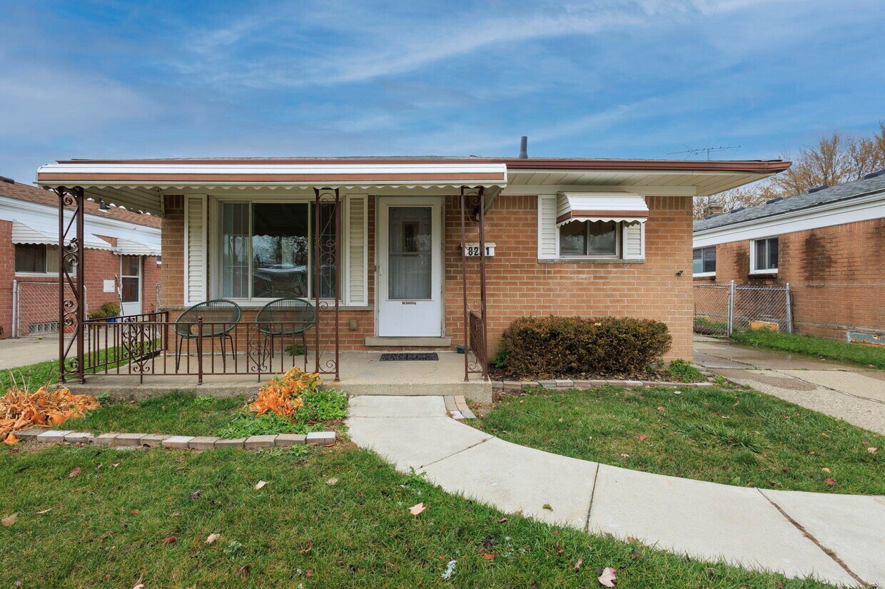 Primary Photo - 8261 Gerald Ave