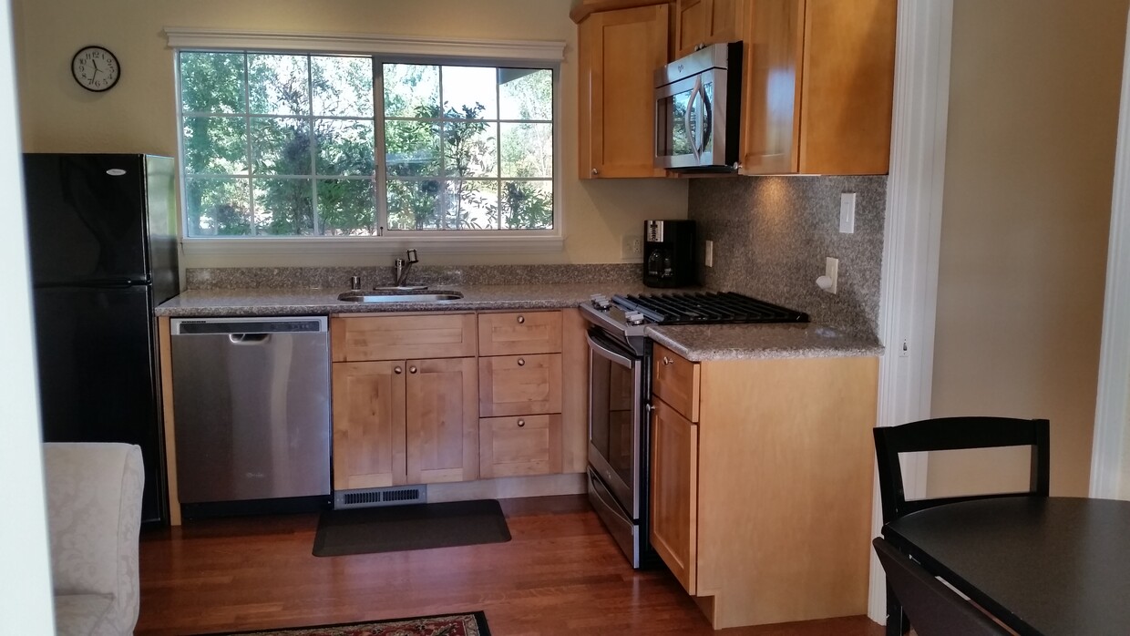 Primary Photo - 2117 Stewart Ave