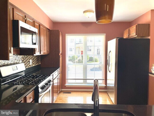 Building Photo - 8302 Linden Oaks Ct