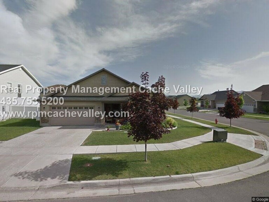 Primary Photo - Gorgeous Single Level 3 br home on corner ...