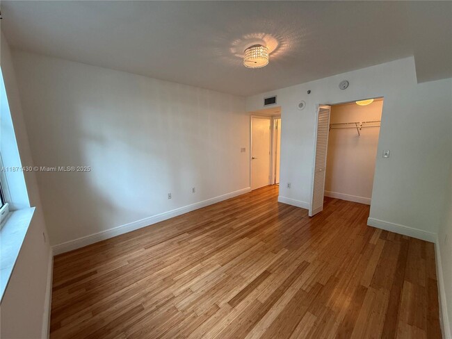 Foto del edificio - 31 SE 5th St