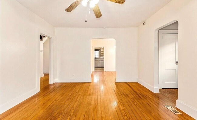 Foto del edificio - 6590 Cliffdale Rd