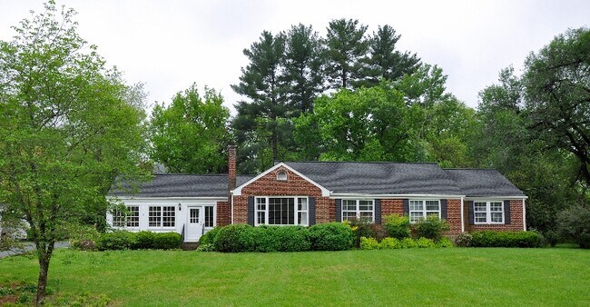 Building Photo - 2853 Sugartree Rd