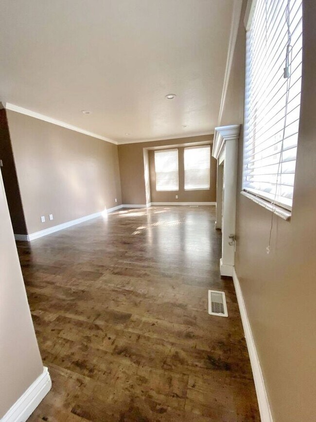 Foto del edificio - Updated 2 Bd 2 Ba Condo in Sandy