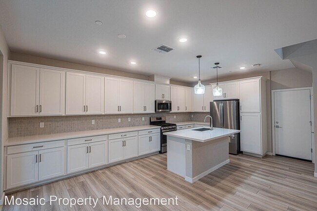Foto del edificio - 3 br, 2.5 bath House - 678 E. Furness Dr. ...
