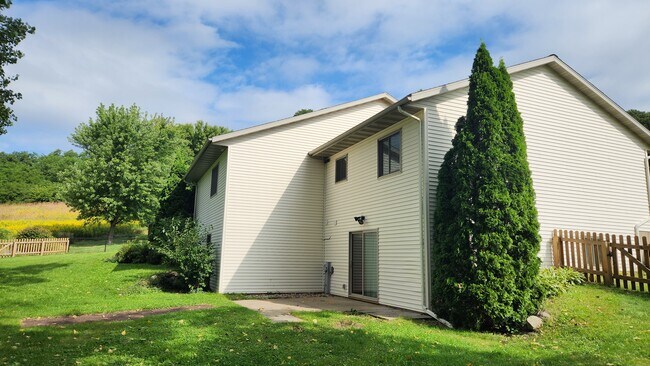 Foto del edificio - 727 Eagle Cir