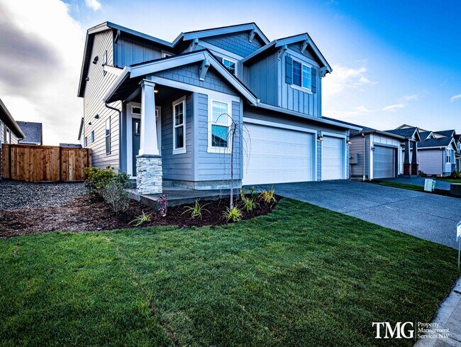 Building Photo - Gorgeous 4 Bedroom House with 3- Car Garag...