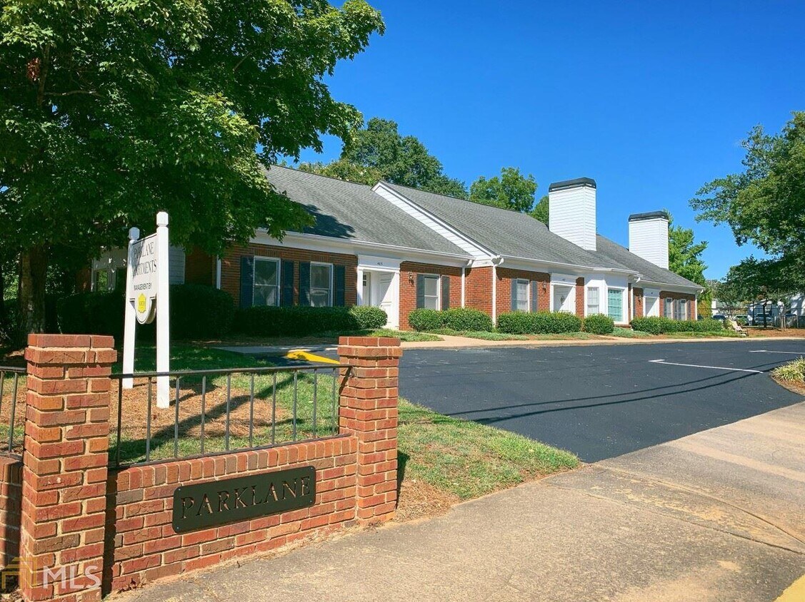 Foto principal - 405 Boulevard NE