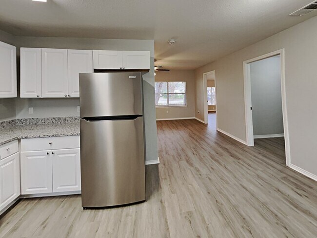 Building Photo - 2914 Kirven St
