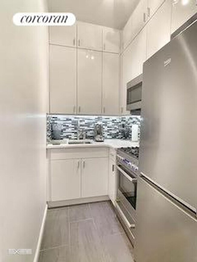 Foto del edificio - 244 E 60th St