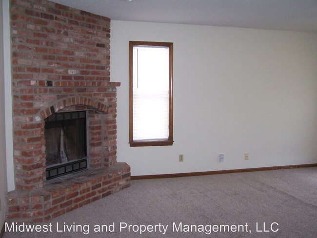 Building Photo - 3 br, 3 bath Apartment - 1118 Ridgeway Dr