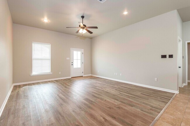 Building Photo - 3 Bedroom 2 bath for rent