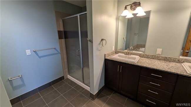 Building Photo - 149 Swan St