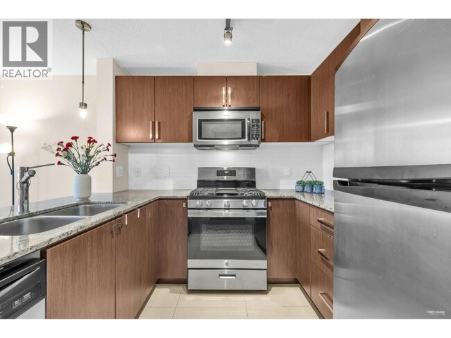 Building Photo - 9868 Cameron St