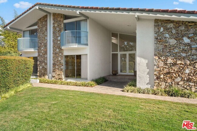 Foto del edificio - 650 N Tigertail Rd
