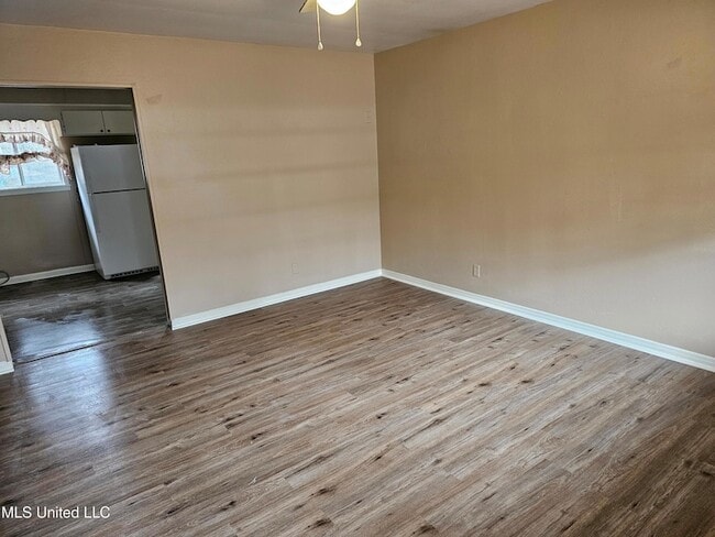 Building Photo - 3008 Willow Dr