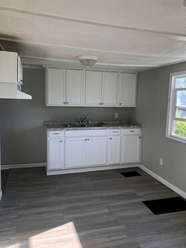 498 Woodvue Ln, Steubenville, OH 43953 House Rental in Steubenville