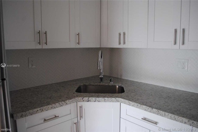 Building Photo - 2 br, 2 bath Condo - 1300 SW 122nd Ave 411B-2