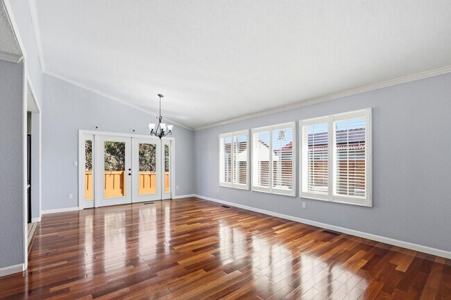 Foto del edificio - 623 Via Primavera Ct