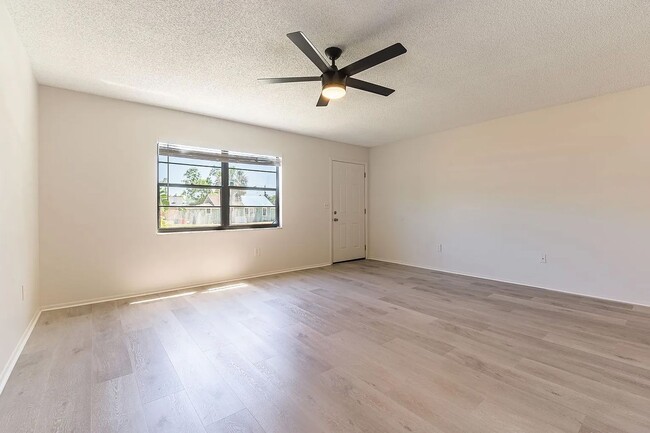 Building Photo - Pet Friendly - Sarasota 3 Bedroom Home