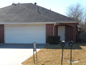 Building Photo - 1214 Lindsey Ln