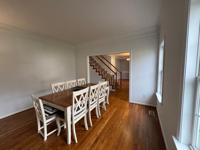 Building Photo - 307 Ludlow Dr