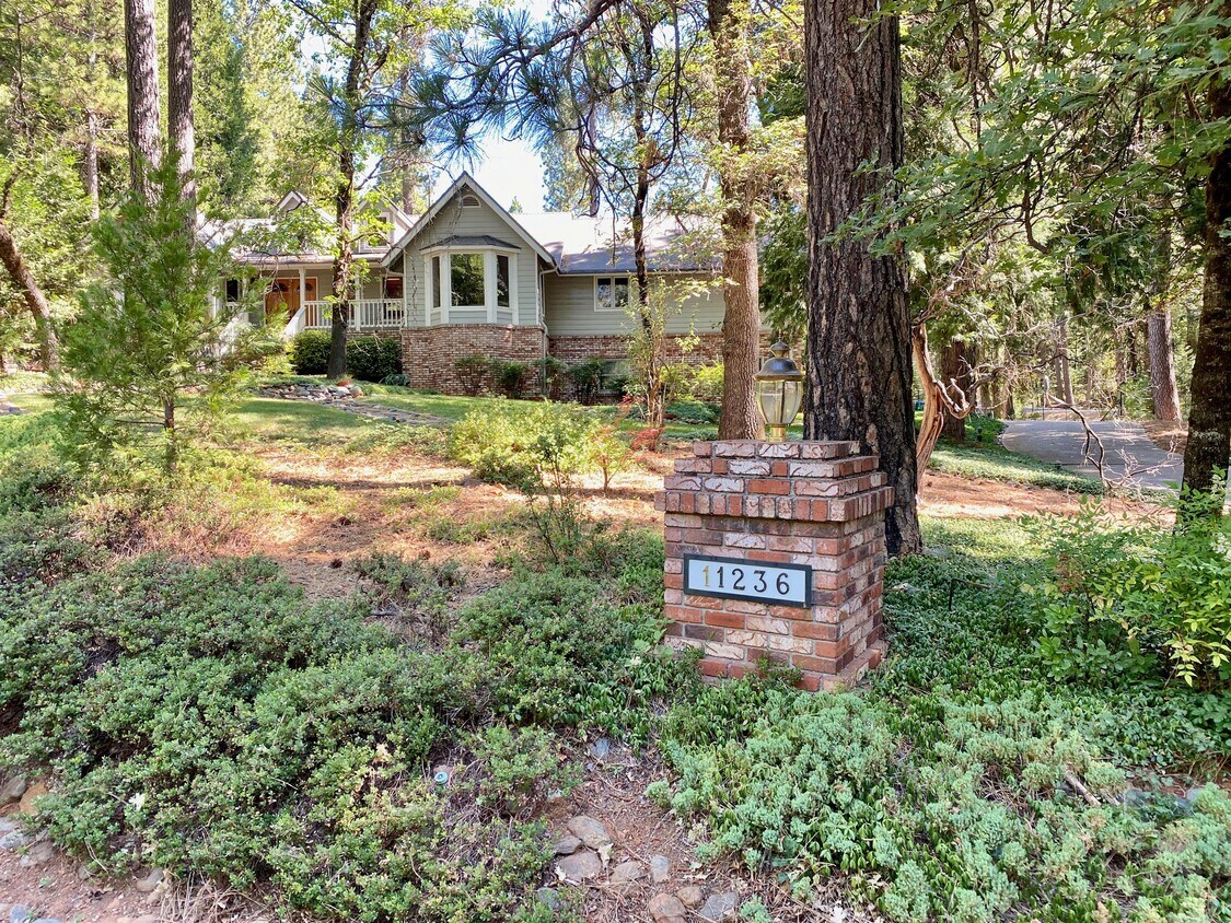 Primary Photo - 11236 Golden Way