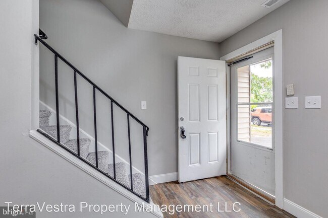 Building Photo - 3 br, 2 bath House - 1713 Coventry Way