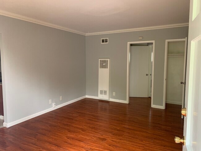 Building Photo - 6033 Barton Ave