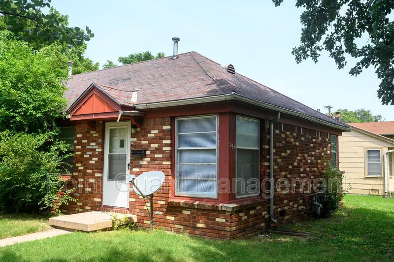 Primary Photo - 1033 S Vine St