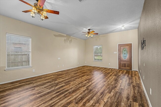 Building Photo - 630 W Newport Bend