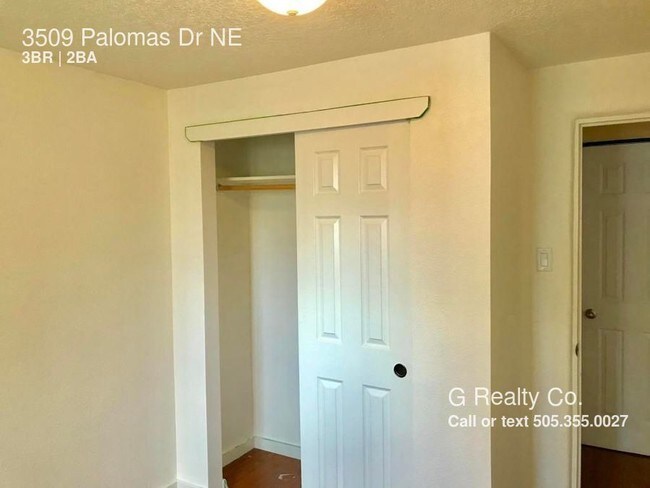 Building Photo - 3509 Palomas Dr NE