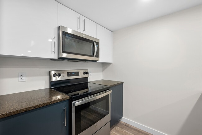 Building Photo - 1-Bedroom Apartment