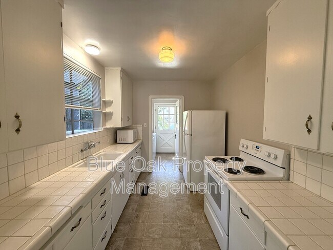 Building Photo - 191 E Washington Ave