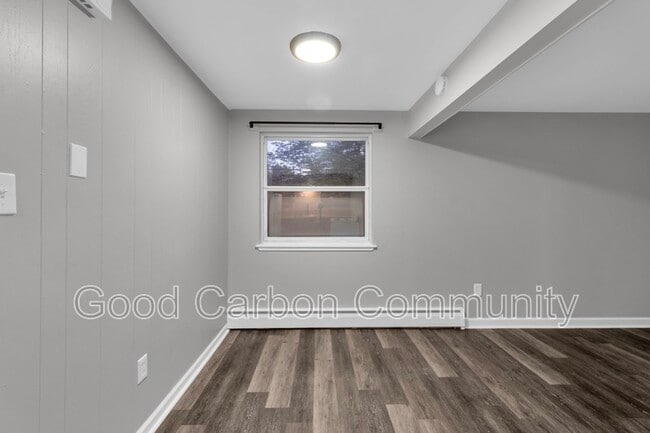 Foto del edificio - 5451 Creekside Ct