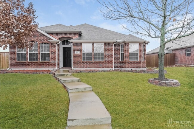 Building Photo - 317 Welch Dr