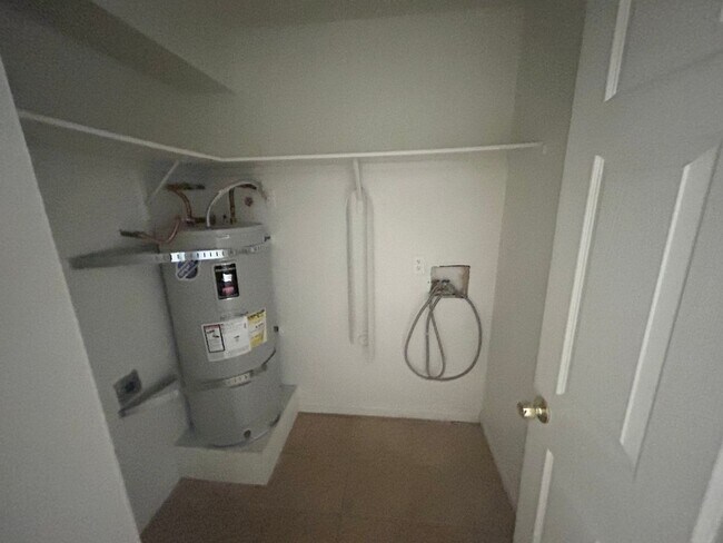 Foto del edificio - 2/BD 1/BA First Floor Condo w/ In Unit Laundry