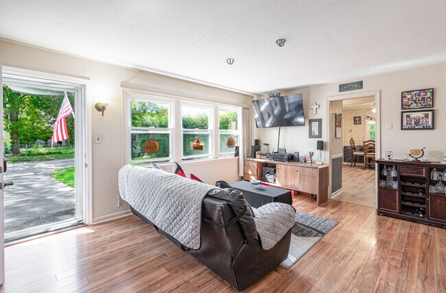 Building Photo - 535 Draper