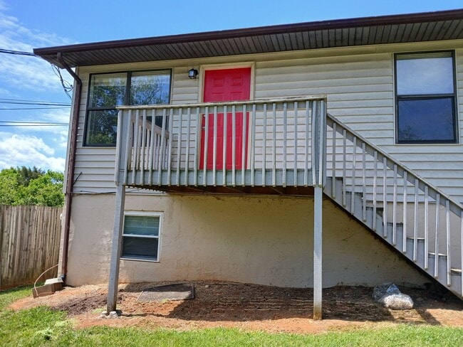 Building Photo - 777 Old Embreeville Rd