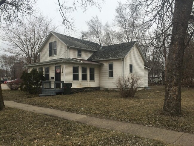 Building Photo - 203 Sumner St