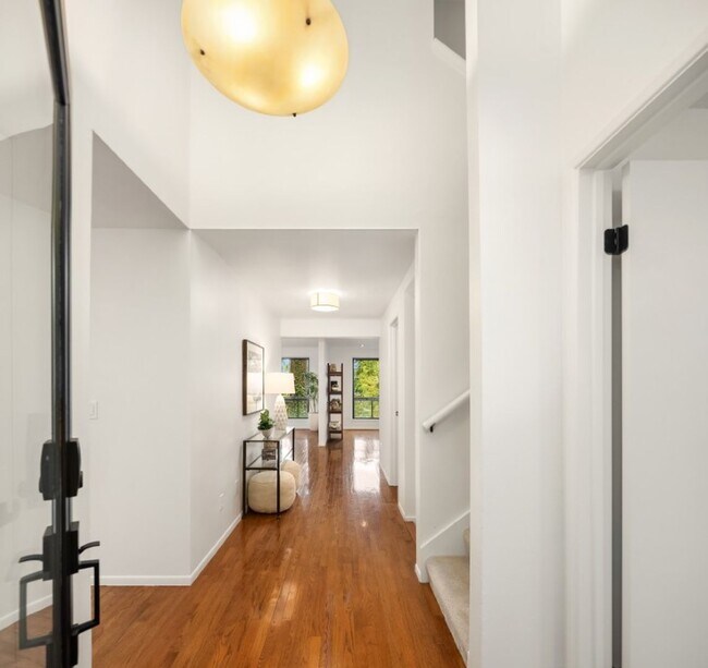 Foto del edificio - 4429 E Mercer Way