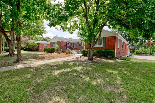 Building Photo - 4610 Rookwood Ave