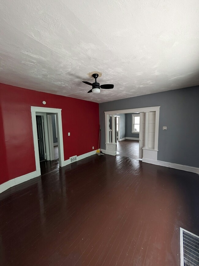 Building Photo - 3326 W 73rd St